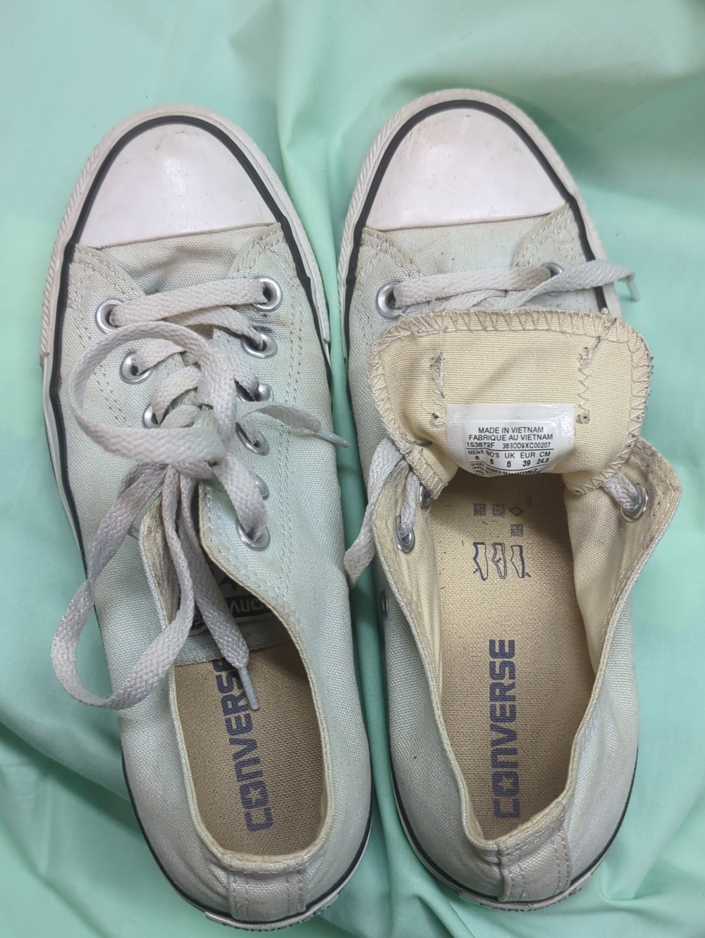 Classic Low-Top Canvas Sneakers in Light Green - Picture 6 of 8